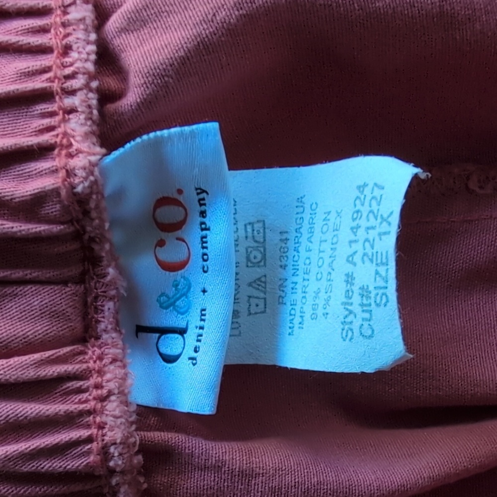 DENIM & CO. Capris Jeans - A14924 - Apricot - 1X - NWOT - Picture 3 of 7